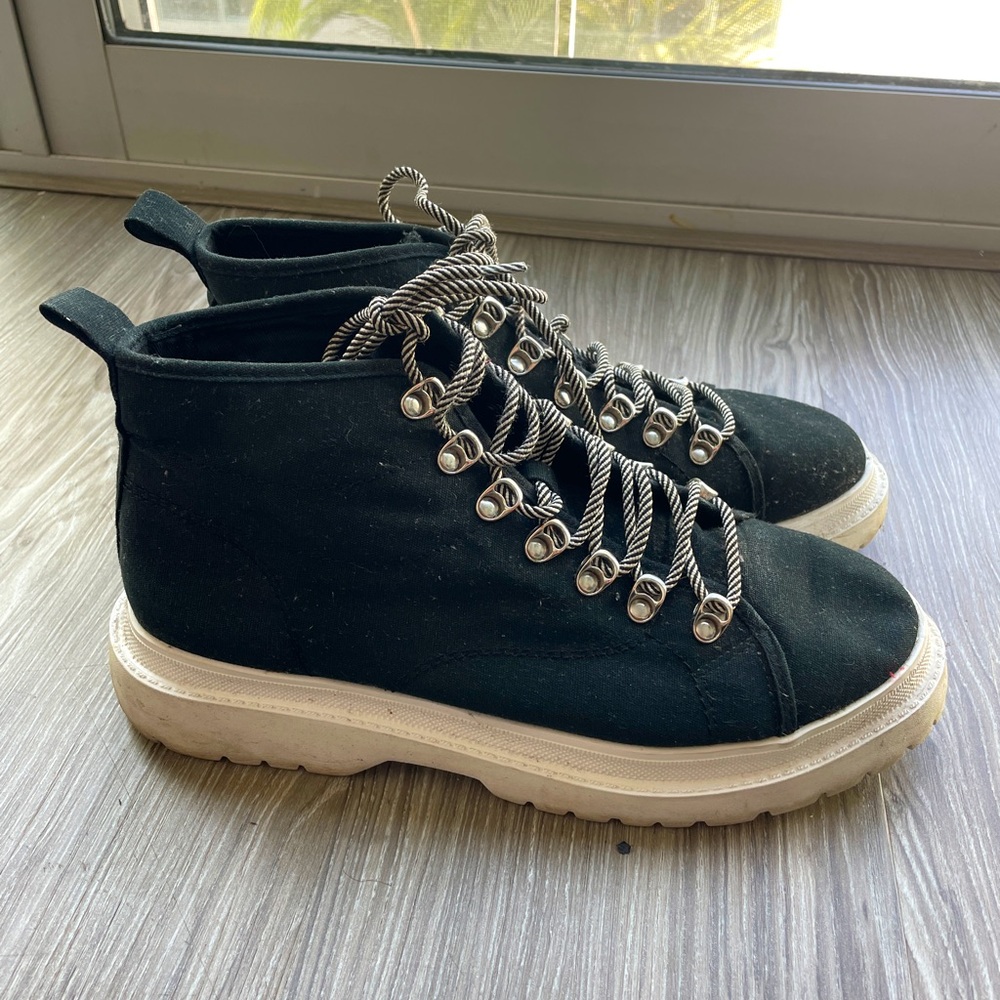 BP black canvas lace up boots